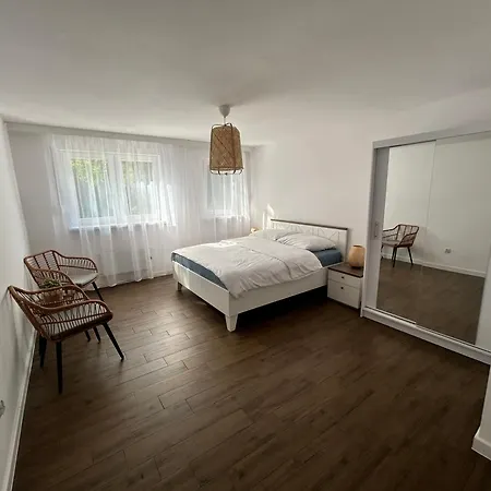 Holiday home Dom 4 Sezony Oslonin